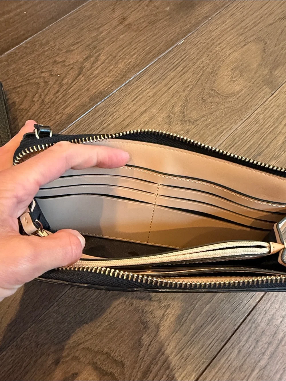 Kate Spade Grand Street Layton Wallet Wristlet. Black Leather - C33-072